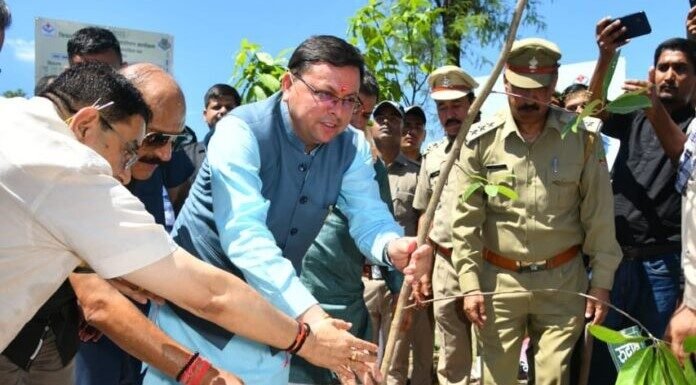 हरेला पर्व पर सीएम धामी ने किया वृक्षारोपण कहा-राज्य में एक माह तक चलाया जायेगा वृक्षारोपण अभियान