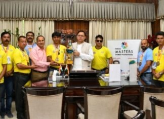 मुख्यमंत्री पुष्कर धामी ने किया नेशनल खेलो मास्टर्स गेम्स की स्वर्ण और काँस्य पदक विजेता फुटबाल खिलाड़ियों को सम्मानित
