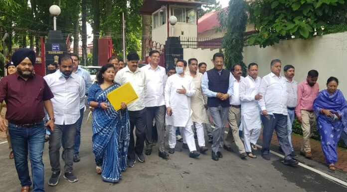 उत्तराखंड में भर्तियों में हुए भ्रष्टाचार एवं अनियमितताओं की सीबीआई जांच को लेकर कांग्रेस प्रतिनिधिमंडल ने राज्यपाल को सौंपा ज्ञापन