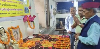 दिल्ली में अल्मोड़ा भवन में चंद्र कुंवर बर्त्वाल की जयंती पर उन्हें श्रद्धा सुमन अर्पित कर उतराखण्ड की प्रतिनिधि भाषा पर विमर्श एवं काव्य संध्या का किया गया आयोजन