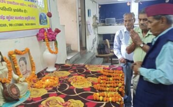 दिल्ली में अल्मोड़ा भवन में चंद्र कुंवर बर्त्वाल की जयंती पर उन्हें श्रद्धा सुमन अर्पित कर उतराखण्ड की प्रतिनिधि भाषा पर विमर्श एवं काव्य संध्या का किया गया आयोजन