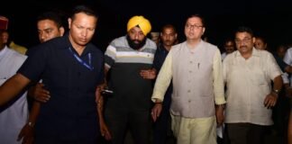 मुख्यमंत्री पुष्कर धामी ने किया थानो मार्ग पर क्षतिग्रस्त पुल के पुनर्निर्माण कार्यों का निरीक्षण