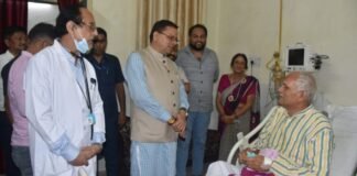 दून अस्पताल में उपचार के लिए भर्ती वरिष्ठ भाजपा नेता मोहन सिंह रावत ‘‘गांववासी‘‘ से मिले सीएम धामी,जानी कुशल क्षेम