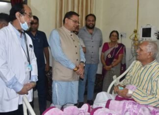 दून अस्पताल में उपचार के लिए भर्ती वरिष्ठ भाजपा नेता मोहन सिंह रावत ‘‘गांववासी‘‘ से मिले सीएम धामी,जानी कुशल क्षेम