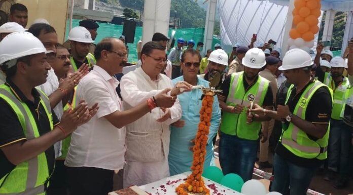 मुख्यमंत्री पुष्कर धामी ने ऋषिकेश-कर्णप्रयाग रेल लाइन की पहली टनल ब्रेक-थ्रू का दीप प्रज्ज्वलित कर किया उद्घाटन