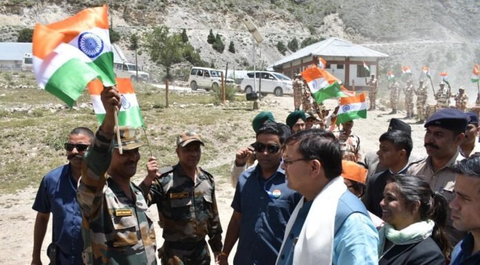 मुख्यमंत्री पुष्कर धामी सीमांत गांव मलारी में भारतीय सेना,आईटीबीपी,सीमांत सड़क संगठन के जवानों एवं ग्रामीणों के साथ हर घर तिरंगा कार्यक्रम में हुए शामिल