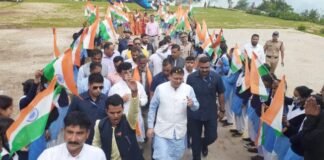 चंपावत में दूरस्थ सीमांत गांव मंच में हर घर तिरंगा अभियान में शामिल हुए सीएम पुष्कर सिंह धामी