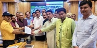 पूर्व सीएम त्रिवेन्द्र रावत के खिलाफ झूठी एवं भ्रामक खबरें प्रचारित करने पर भाजपा पदाधिकारी,कार्यकर्ता मिले डीजीपी उत्तराखंड से की शिकायत दर्ज