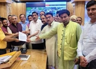 पूर्व सीएम त्रिवेन्द्र रावत के खिलाफ झूठी एवं भ्रामक खबरें प्रचारित करने पर भाजपा पदाधिकारी,कार्यकर्ता मिले डीजीपी उत्तराखंड से की शिकायत दर्ज