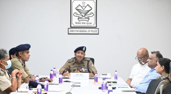 उत्तराखंड-डीजीपी अशोक कुमार ने पुलिस कर्मियों दी उत्तराखण्ड पुलिस एप,मोबाइल डाटा टर्मिनल के प्रयोग की जानकारी कहा-अवैध कब्जा करने वाले भू-माफियाओं के खिलाफ हो सख्त कार्यवाही