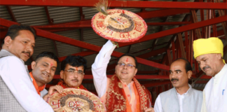 चंपावत में देवीधुरा स्थित मां वाराही धाम में लगने वाले बग्वाल मेले में पहुंचे सीएम धामी कहा-मानसखण्ड मंदिर माला मिशन से जुड़ेगा माँ वाराही धाम देवीधूरा