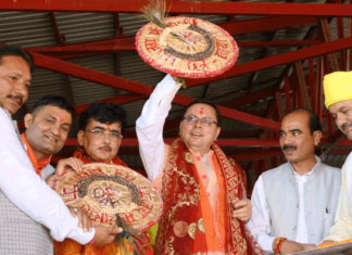 चंपावत में देवीधुरा स्थित मां वाराही धाम में लगने वाले बग्वाल मेले में पहुंचे सीएम धामी कहा-मानसखण्ड मंदिर माला मिशन से जुड़ेगा माँ वाराही धाम देवीधूरा