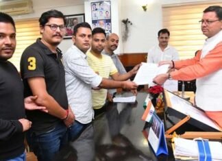 उत्तराखंड अधीनस्थ सेवा चयन आयोग से स्नातक स्तरीय परीक्षा में चयनित अभ्यर्थियों ने की सीएम धामी से भेंट