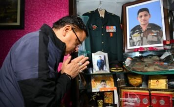 प्रधानमंत्री नरेंद्र मोदी के जन्मदिन पर सीएम धामी ने शहीदों के आवास पहुँचकर की स्वच्छता अभियान की शुरुआत