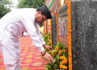 मुख्यमंत्री पुष्कर धामी ने खटीमा में शहीद राज्य आंदोलनकारियों को दी श्रद्धांजलि