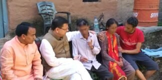 मुख्यमंत्री पुष्कर धामी ने श्रीकोट पहुँचकर अंकिता भंडारी के परिजनों से घर पर जाकर की मुलाकात