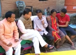 मुख्यमंत्री पुष्कर धामी ने श्रीकोट पहुँचकर अंकिता भंडारी के परिजनों से घर पर जाकर की मुलाकात