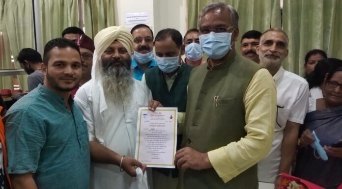 पूर्व सीएम त्रिवेंद्र ने प्रधानमंत्री मोदी के जन्मदिन पर रक्तदान शिविर में किया प्रतिभाग