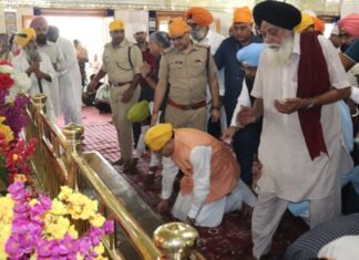 मुख्यमंत्री पुष्कर धामी ने गुरुद्वारा नानकमत्ता साहिब पहुंचकर शीश नवाया,नानकमत्ता शहर का नाम श्री नानकमत्ता साहिब करने की घोषणा की