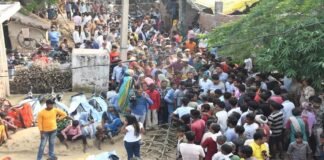 उत्तर प्रदेशः-कानपुर के घाटमपुर में दर्दनाक हादसा श्रद्धालुओं से भरी ट्रैक्टर-ट्रॉली तालाब में गिर गई,27 लोगों की मौत कई घायल