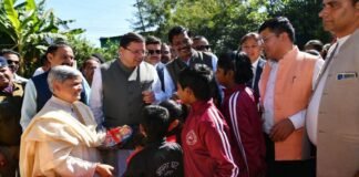 मुख्यमंत्री पुष्कर धामी ने’अपना घर’ बाल महिला उत्थान समिति में अनाथ एवं बेसहारा बच्चों के साथ मनाई दीपावली