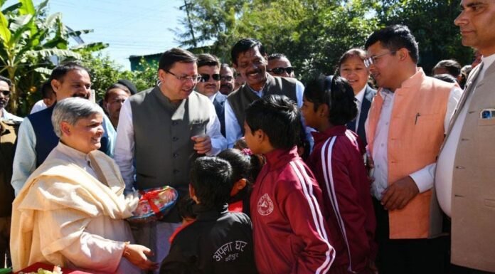मुख्यमंत्री पुष्कर धामी ने’अपना घर’ बाल महिला उत्थान समिति में अनाथ एवं बेसहारा बच्चों के साथ मनाई दीपावली