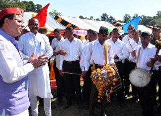 मुख्यमंत्री पुष्कर धामी ने सैनिकों,भूतपूर्व सैनिकों तथा उनके परिजनों के साथ मनाया दीपावली पर्व