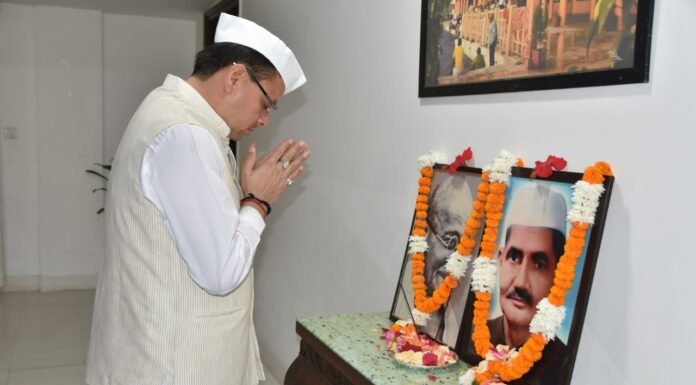 उत्तराखंडः-महात्मा गांधी एवं पूर्व प्रधानमंत्री लाल बहादुर शास्त्री की जयंती पर सीएम धामी ने उनकी मूर्ति पर माल्यार्पण कर दी श्रद्धांजलि