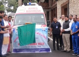 मुख्यमंत्री पुष्कर धामी ने एम्स के ट्रामा रथ का किया फ्लैग ऑफ