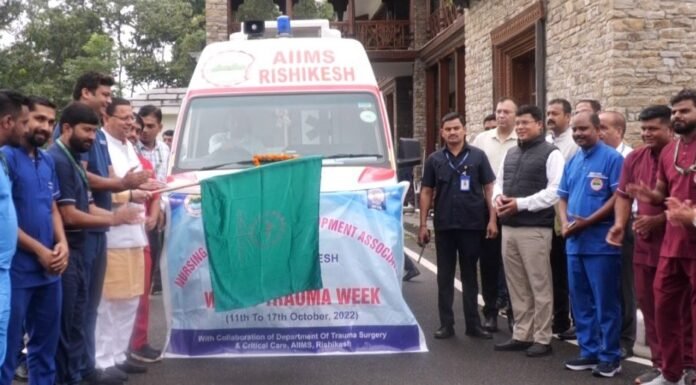मुख्यमंत्री पुष्कर धामी ने एम्स के ट्रामा रथ का किया फ्लैग ऑफ
