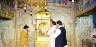 मुजफ्फरनगर में अंतर्राष्ट्रीय अहिंसा दिवस के अवसर पर आयोजित वार्षिक मेला एवं रथयात्रा महोत्सव में शामिल हुए सीएम धामी