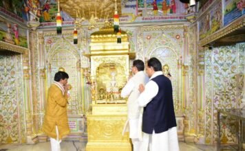 मुजफ्फरनगर में अंतर्राष्ट्रीय अहिंसा दिवस के अवसर पर आयोजित वार्षिक मेला एवं रथयात्रा महोत्सव में शामिल हुए सीएम धामी