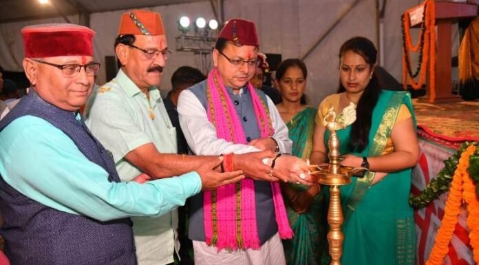 मुख्यमंत्री पुष्कर धामी ने किया सरस मेले में महिला स्वयं सहायता समूहों को सम्मानित