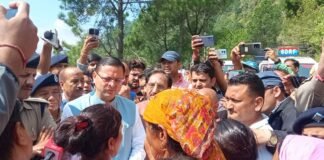 पौड़ी जिले के बीरोंखाल में हुए दर्दनाक हादसे में मरने वालों संख्या पहुंची 32,लालढांग गांव में खुशियां बदली मातम में,सीएम धामी पहुंचे घटनास्थल