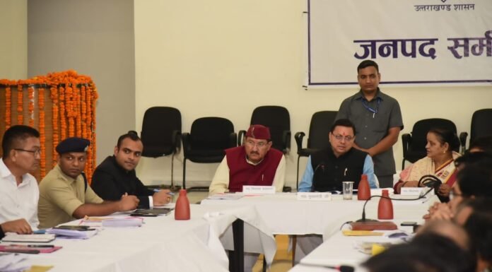 रुद्रप्रयाग में सीएम धामी ने देर रात तक ली जिला स्तरीय समीक्षा बैठक