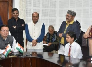 मुख्यमंत्री पुष्कर धामी से बाल शिक्षा सदन स्कूल बड़कोट के छात्रों ने की भेंट