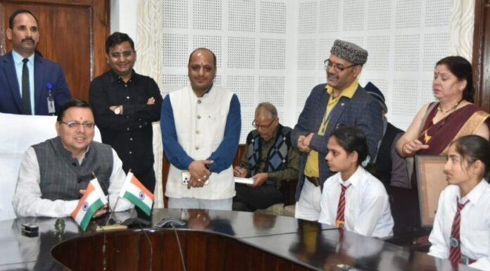 मुख्यमंत्री पुष्कर धामी से बाल शिक्षा सदन स्कूल बड़कोट के छात्रों ने की भेंट