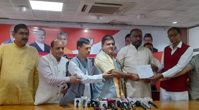 हरिद्वार से खानपुर ब्लॉक के 9 निर्दलीय बीडीसी सदस्यों ने भाजपा को सौंपा समर्थन पत्र