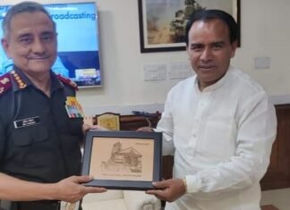 उत्तराखंडः-कैबिनेट मंत्री डॉ.धन सिंह रावत ने सीडीएस लेफ्टिनेंट जनरल (सेवानिवृत्त) अनिल चौहान से की शिष्टचार भेंट