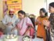 कोटद्वार में धूमधाम से मनाया गया माताश्री मंगला जी जन्मदिन,विधानसभा अध्यक्ष ने केक काटकर की माता मंगला जी के स्वस्थ एवं दीर्घायु जीवन की कामना