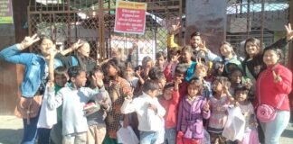 उत्तराखंडः-महिला उत्तरजन की बेटियों ने अभावग्रस्त बच्चों को भेंट की दीपावली की मिठाई,फुलझड़ियाँ और चक्रियाँ