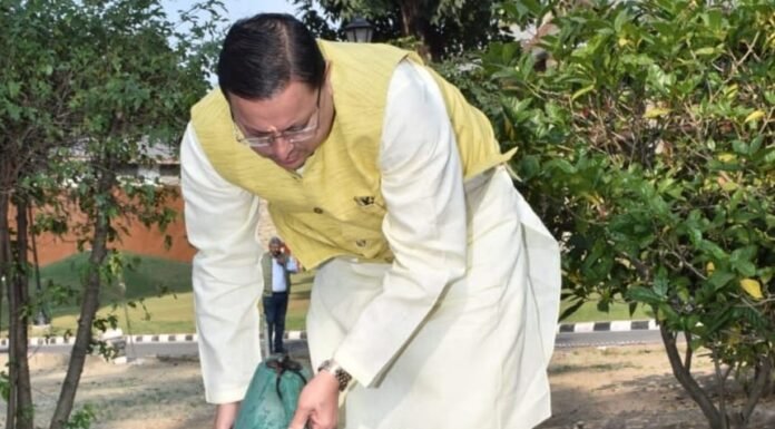 उत्तराखंड-अब सीएम आवास में भी खिलेगा बुरांश,सीएम धामी ने मुख्यमंत्री आवास परिसर में राजकीय वृक्ष का किया रोपण