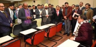 सशक्त उत्तराखंड चिंतन शिविर के दूसरे सत्र के समापन पर सीएम धामी से अधिकारियों ने की चर्चा