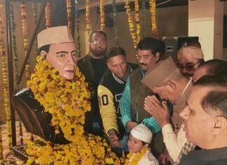 उत्तराखंडः-पूर्व मुख्यमंत्री हरीश रावत सहित कांग्रेस के तमाम नेताओं ने कांग्रेस मुख्यालय एवं पुरानी जेल के नेहरु वार्ड़ पहुंचकर पूर्व पीएम पं.नेहरु को अर्पित की श्रद्धाजंलि