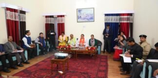 मुख्यमंत्री पुष्कर धामी ने अल्मोड़ा में की जिला स्तरीय अधिकारियों के साथ जनपद में चल रहे विकास कार्यों की समीक्षा दिए जरूरी दिशा-निर्देश