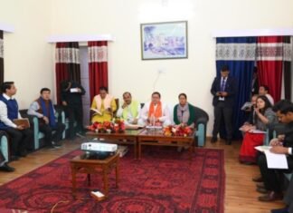 मुख्यमंत्री पुष्कर धामी ने अल्मोड़ा में की जिला स्तरीय अधिकारियों के साथ जनपद में चल रहे विकास कार्यों की समीक्षा दिए जरूरी दिशा-निर्देश
