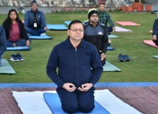 सशक्त उत्तराखंड चिंतन शिविर के अंतिम दिन की शुरूआत में सीएम धामी सहित अधिकारियों ने किया योग