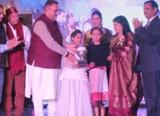 द सक्सेस प्वाईंट ग्लोबल एकेडमी के 21वां स्थापना दिवस कार्यक्रम में शामिल हुए कैबिनेट मंत्री गणेश जोशी,मेधावी बच्चों को प्रमाण पत्र और मोमेंटो देकर किया सम्मानित