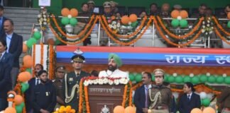 उत्तराखण्ड राज्य स्थापना दिवस पर राज्यपाल लेफ्टिनेंट जनरल गुरमीत सिंह,सीएम धामी पुलिस लाईन में आयोजित कार्यक्रम में हुए शामिल,NSA अजीत डोभाल सहित पांच विभूतियां उत्तराखंड गौरव सम्मान से सम्मानित