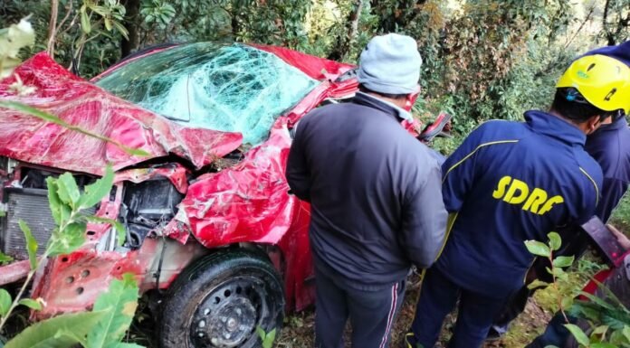 चमोली आदिबद्री शिलफाटा के पास खाई में गिरी कार,दो लोगों की मौत